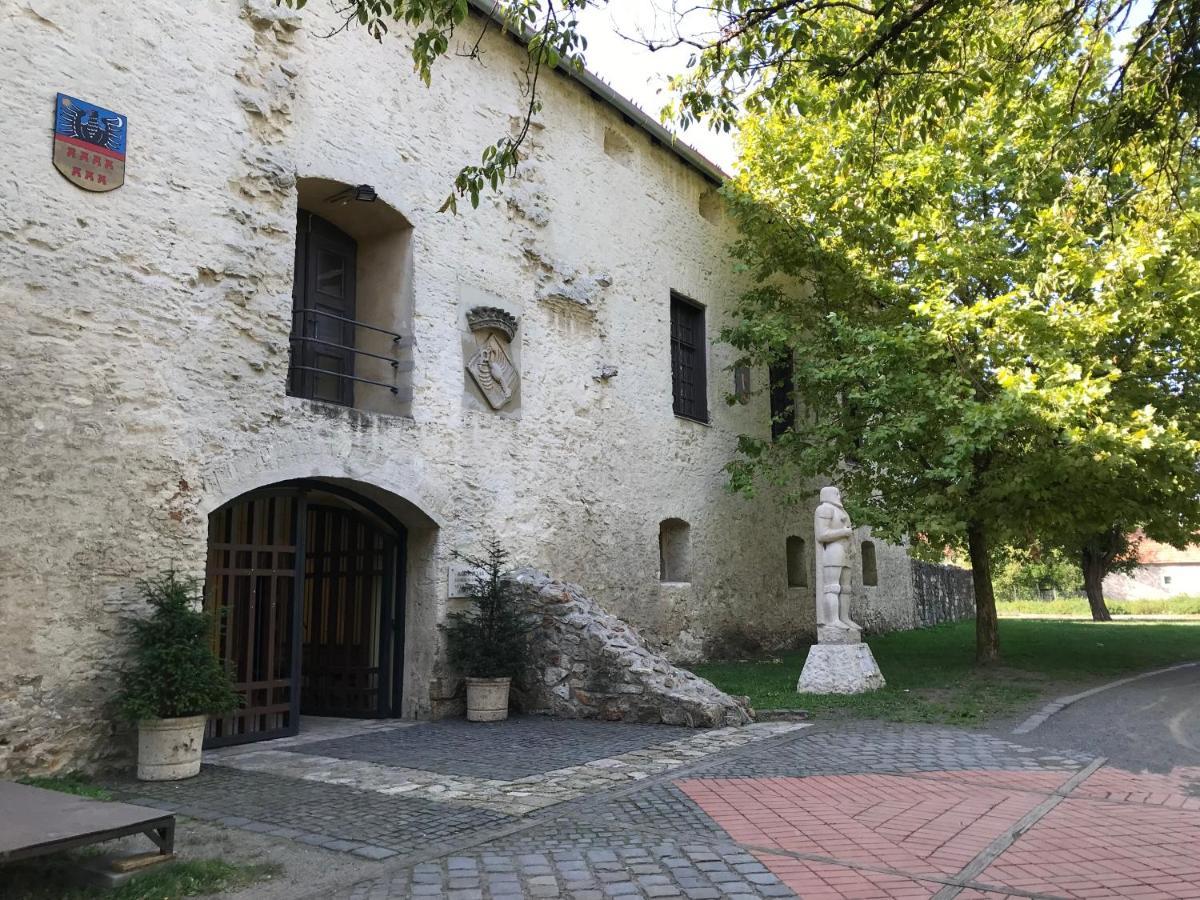 Huszarvar Hotel Kastelyszallo Szerencs Zewnętrze zdjęcie